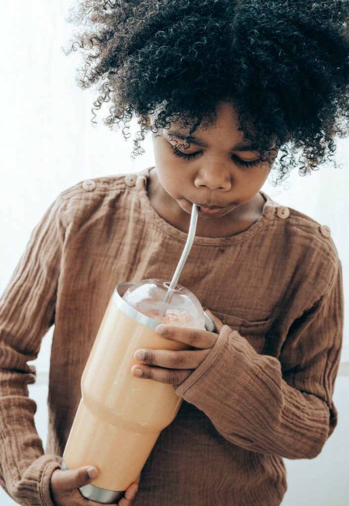 Syrovátkový shake může chutnat i dětem.