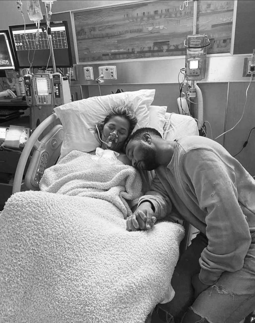Modelka Chrissy Teigen potratila, syn se narodil mrtvý. Zdroj fotografií: Instagram Modelka Chrissy Teigen potratila, syn se narodil mrtvý. Zdroj fotografií: Instagram