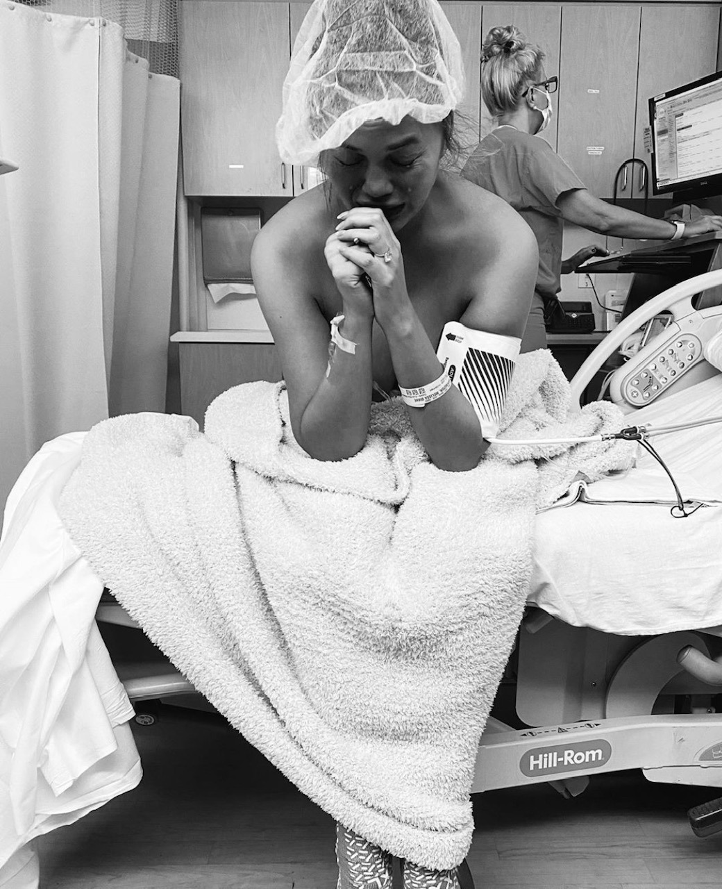Modelka Chrissy Teigen potratila, syn se narodil mrtvý. Zdroj fotografií: Instagram