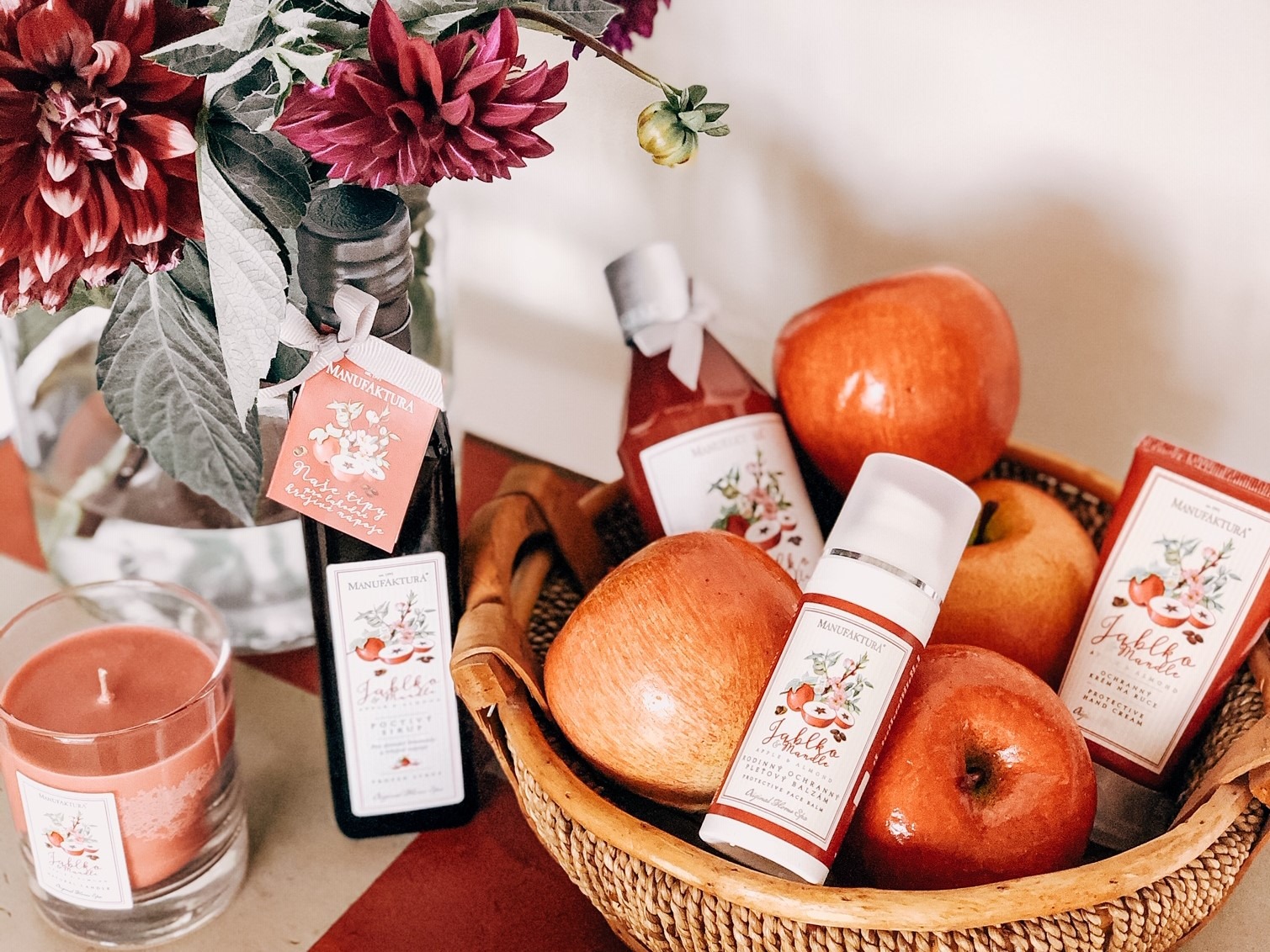 zkusenosti kosmetika manufaktura jablko mandle 3 Recenze podzimních přírodních řad kosmetiky - Oriflame, Manufaktura, Garnier, Nivea