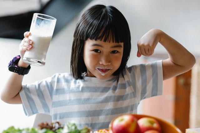 Kdy můžou děti zkusit ovesné mléko, tofu, seitan či kokosový olej