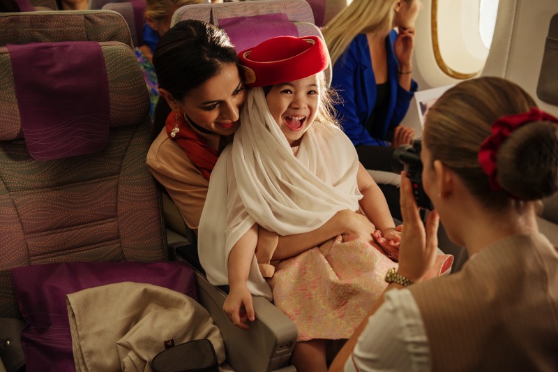 Jak zvládnout let s dětmi v klidu a pohodě? Radí letuška Emirates
